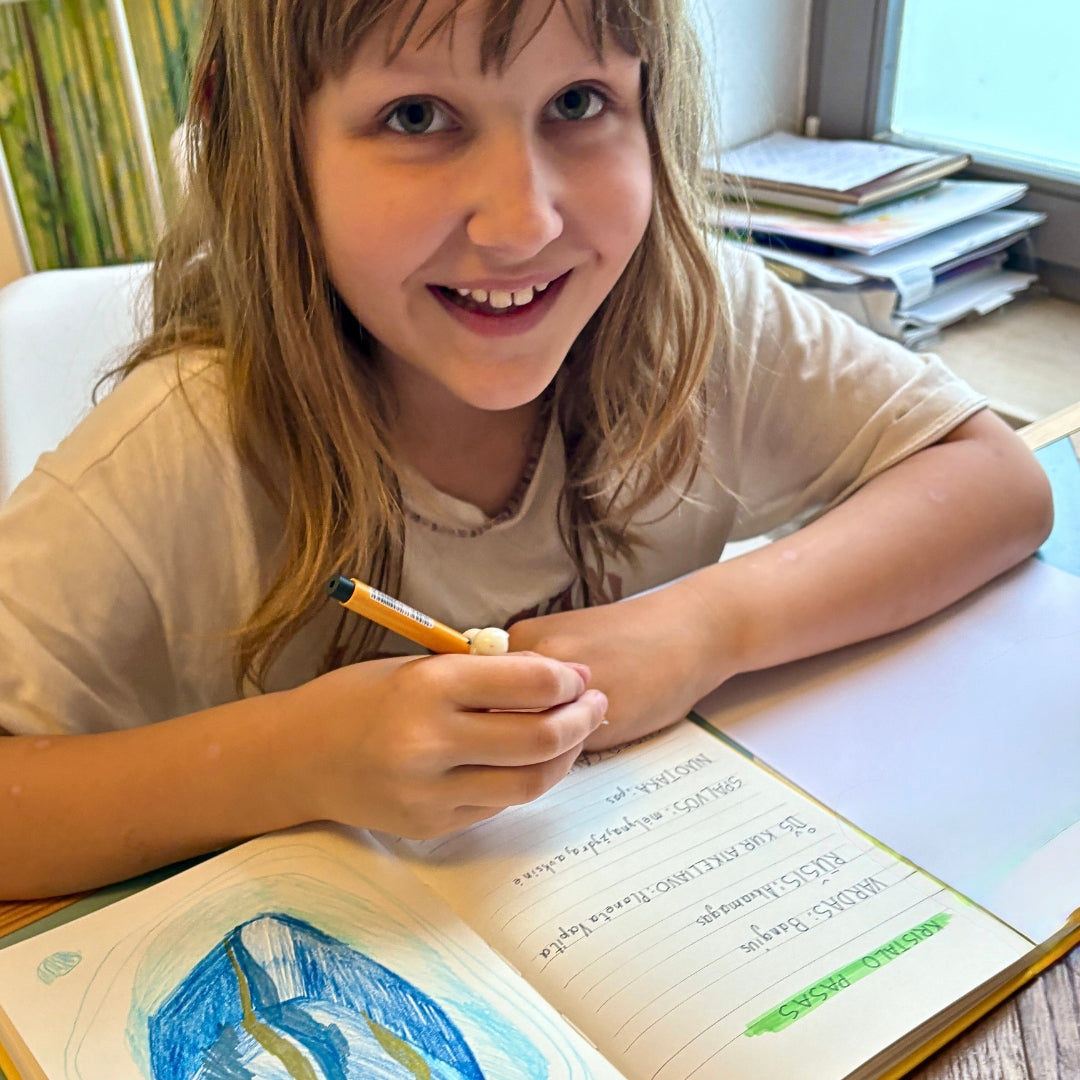 „Kristalų Kūrėjas“ – kūrybinis/edukacinis rinkinys vaikams (3 kristalai + flomasteriai + knygelė)