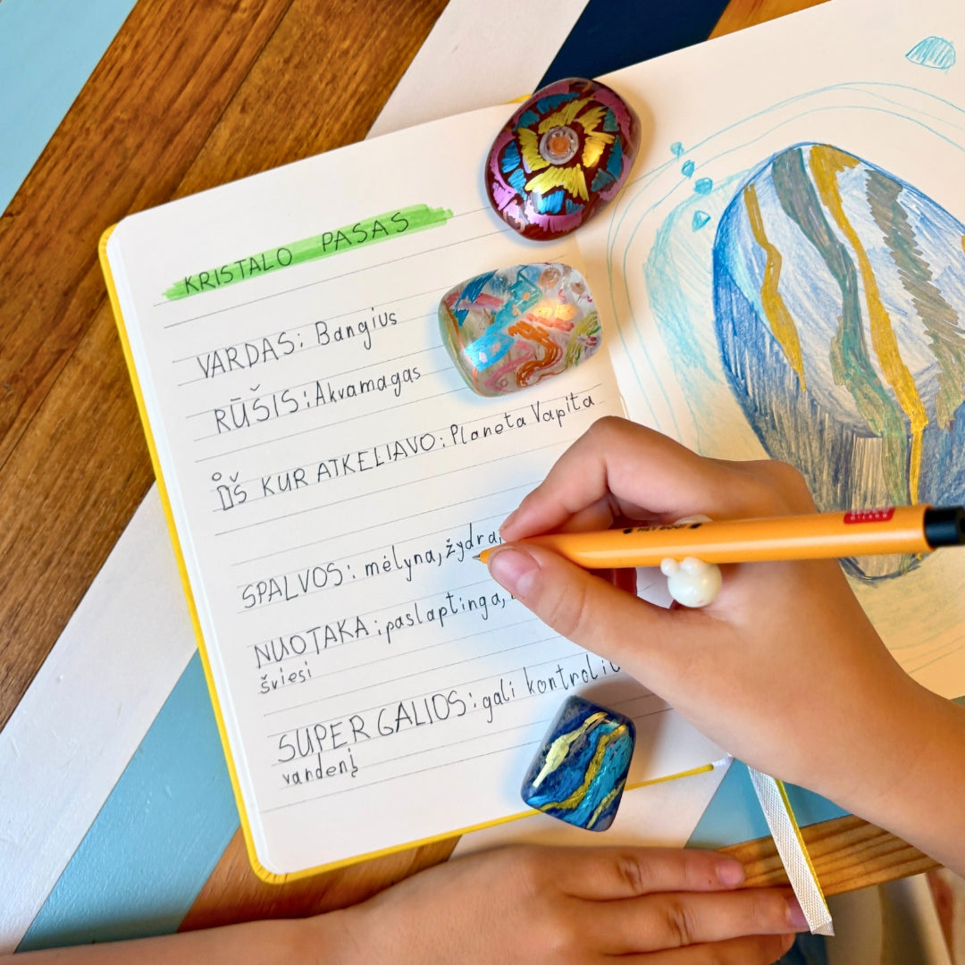 „Kristalų Kūrėjas“ – kūrybinis/edukacinis rinkinys vaikams (3 kristalai + flomasteriai + knygelė)