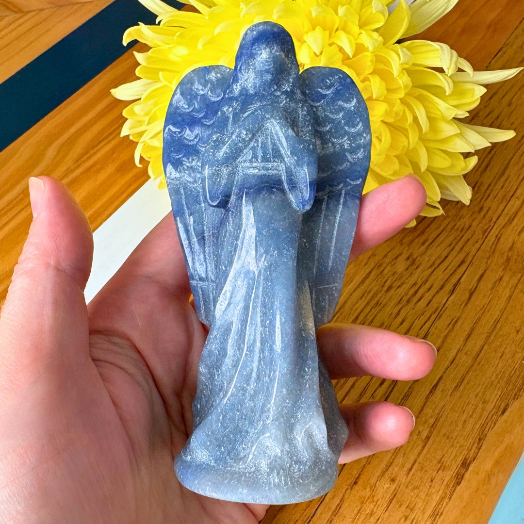 Mėlynojo aventūrino angelas – ramybės ir pasitikėjimo kristalas