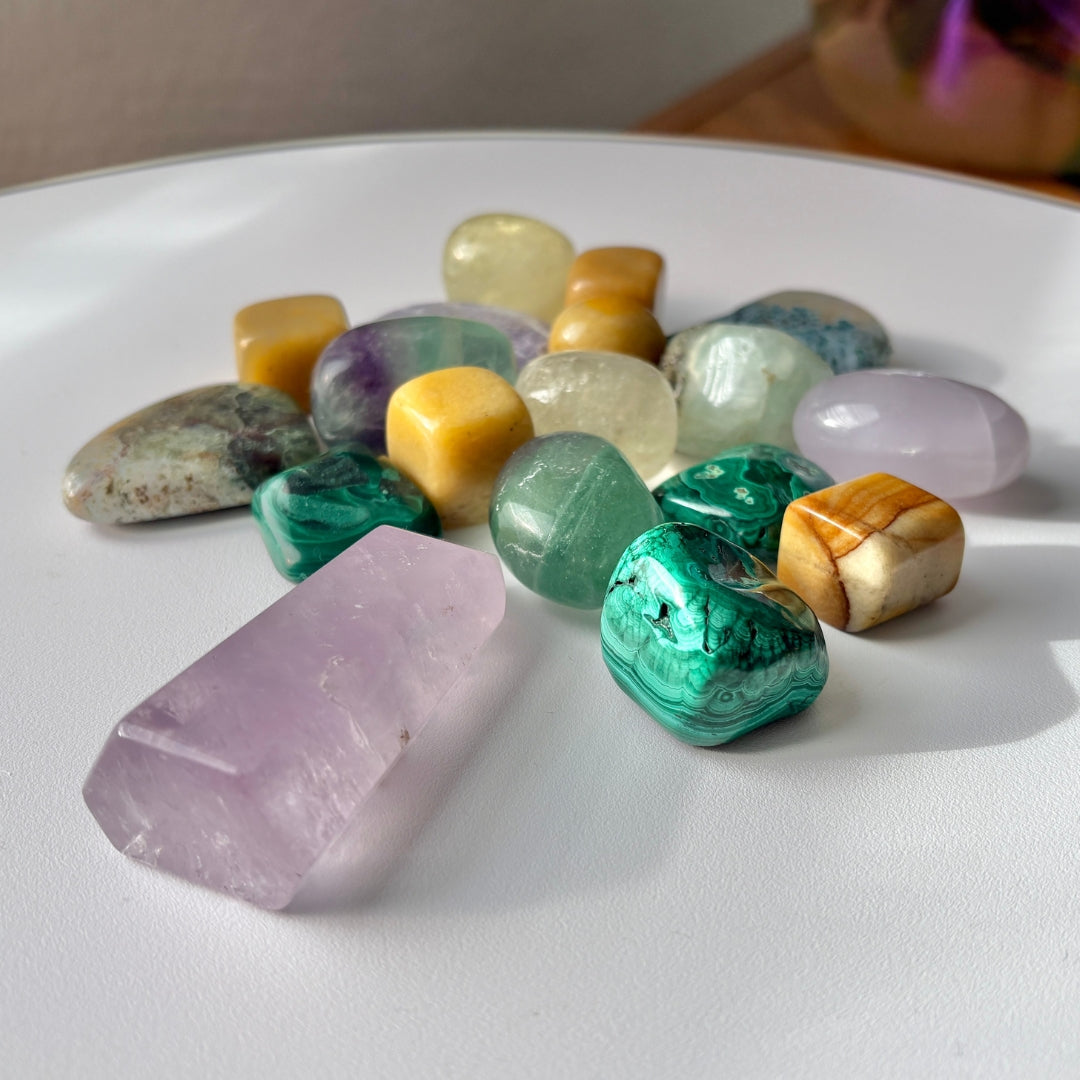 Žydintis Medis – 18 unikalių kristalų rinkinys