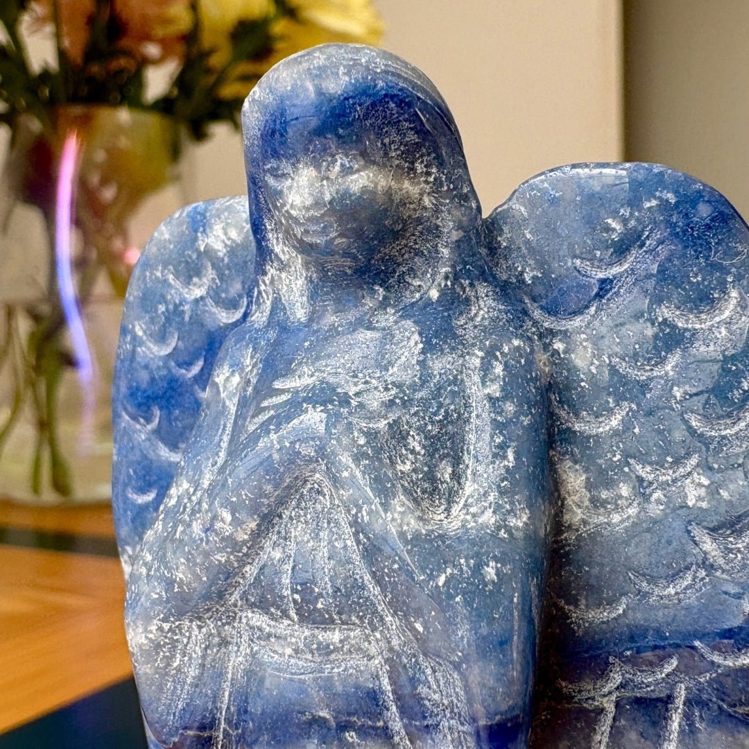 Mėlynojo aventūrino angelas – ramybės ir pasitikėjimo kristalas