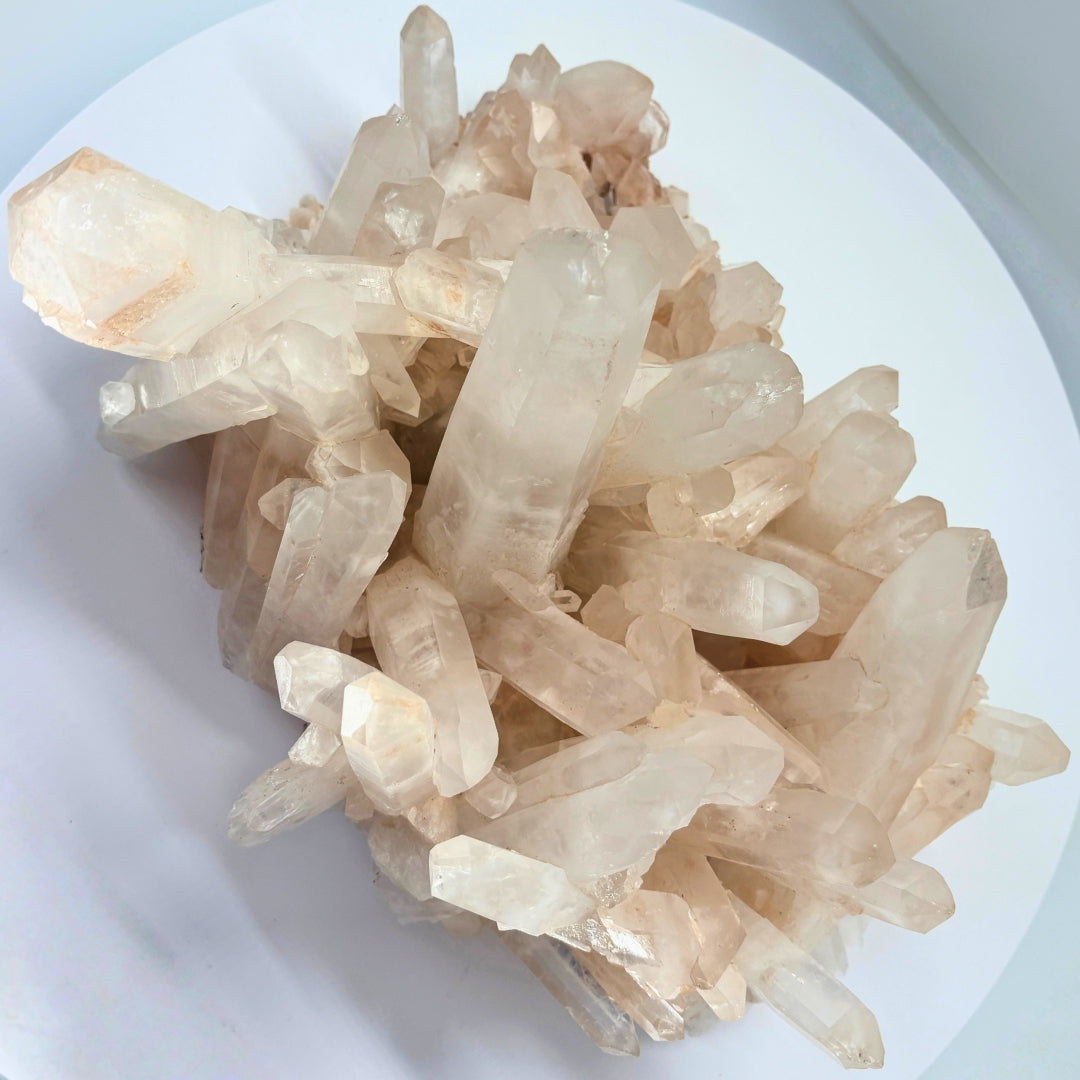 Didelis natūralus Kalnų Krištolas – Kvarco kristalų masyvas